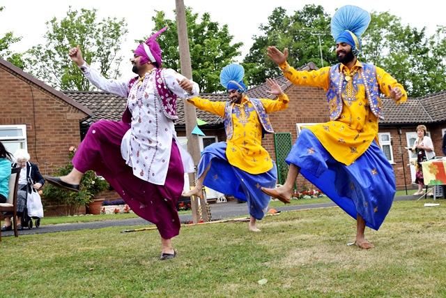 Bhangra dancers